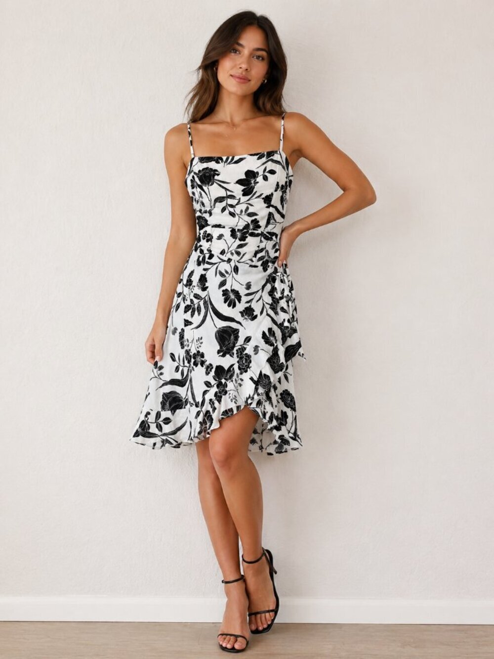 Selfie Leslie Wrap Floral White Black Dress Mini Summer Medium